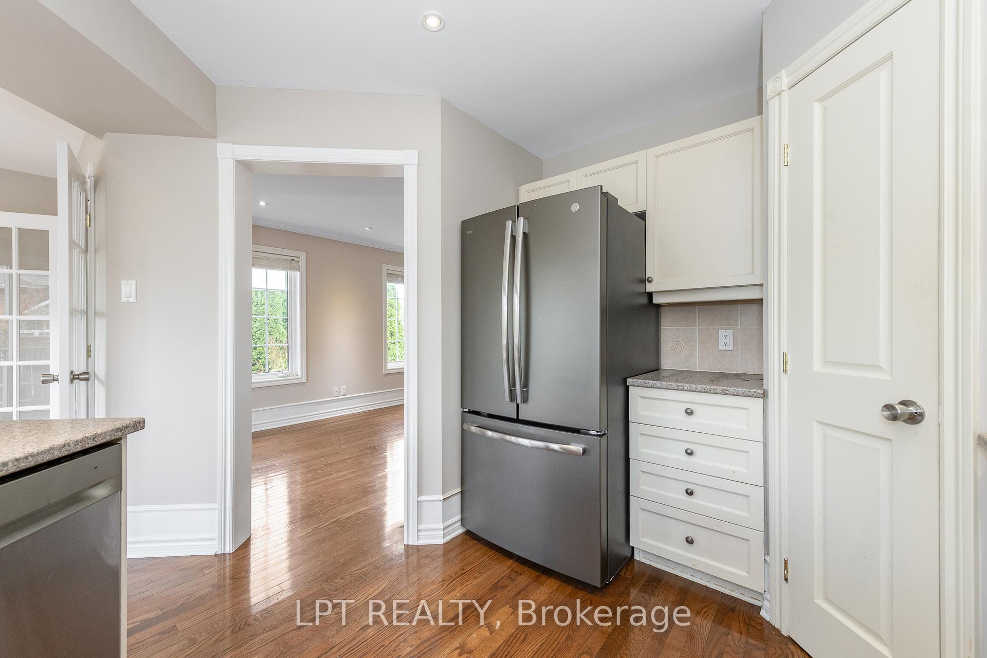 Photo 8 of 805 Schooner Crescent, Ottawa, Riverside South/Gloucester Glen — HOMEH