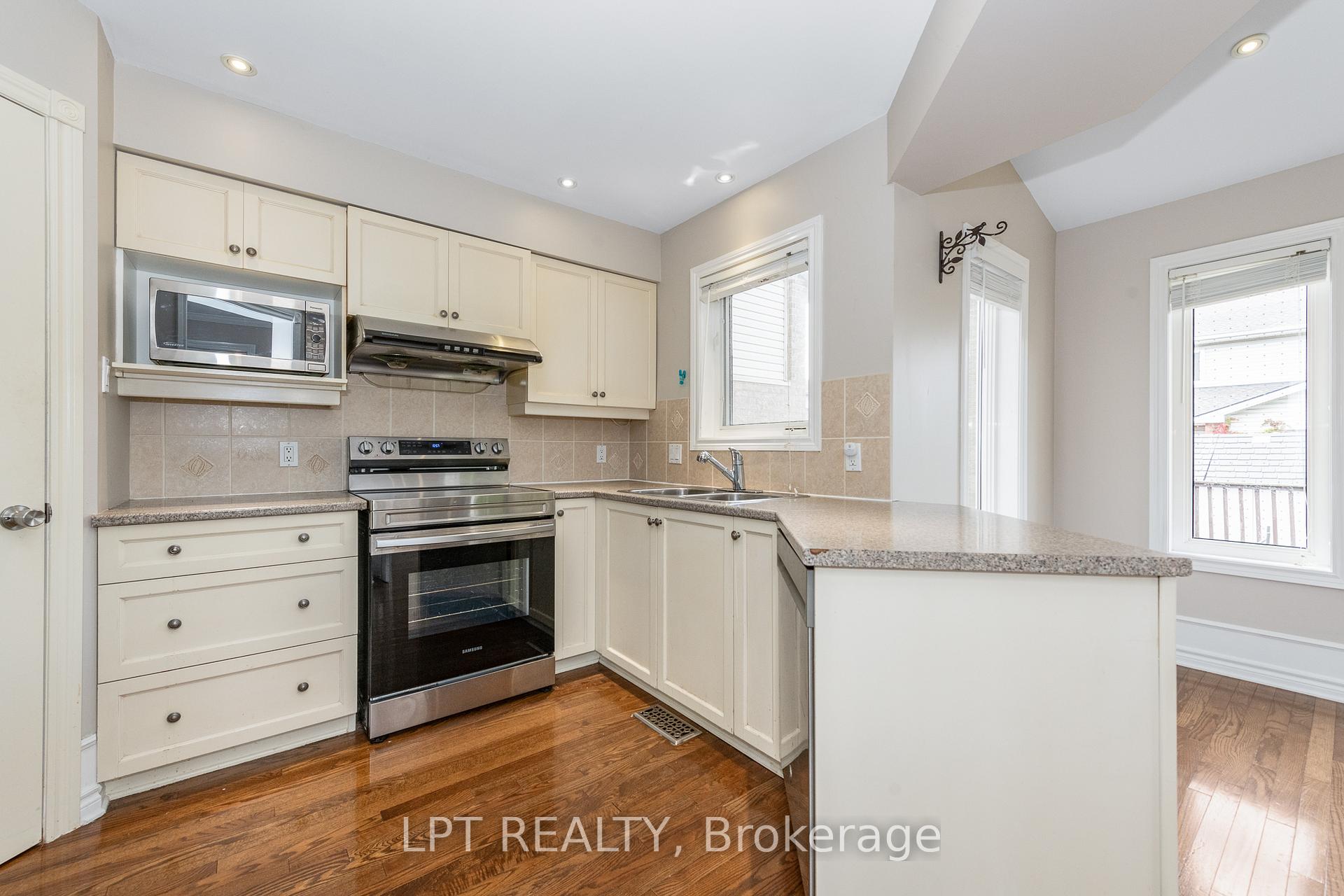 Photo 11 of 805 Schooner Crescent, Ottawa, Riverside South/Gloucester Glen — HOMEH