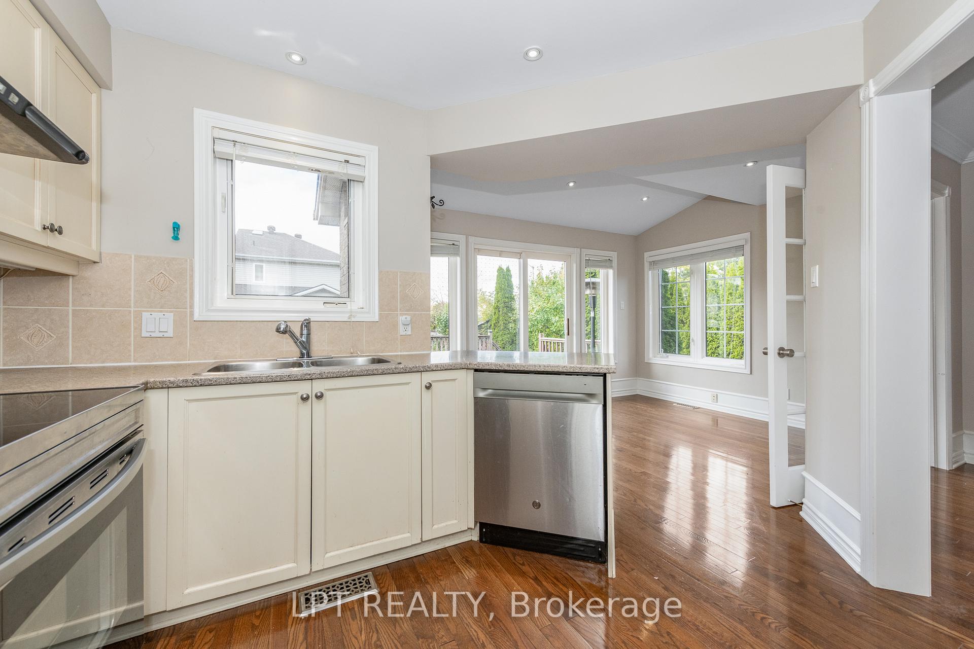 Photo 13 of 805 Schooner Crescent, Ottawa, Riverside South/Gloucester Glen — HOMEH