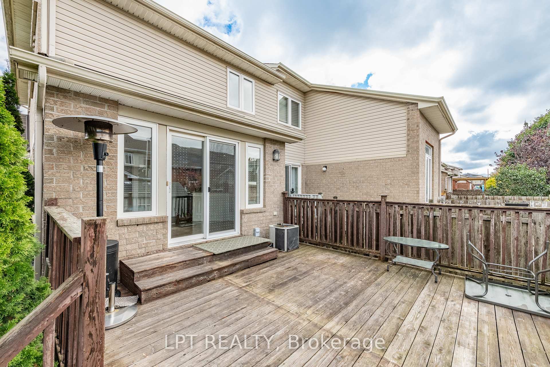Photo 37 of 805 Schooner Crescent, Ottawa, Riverside South/Gloucester Glen — HOMEH