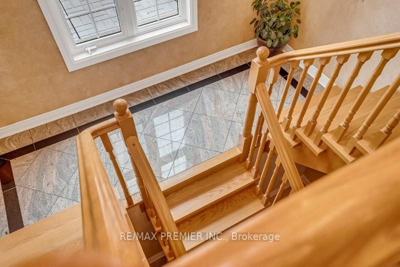 Photo 6 of 3 Avro Road, Vaughan, Maple — HOMEH