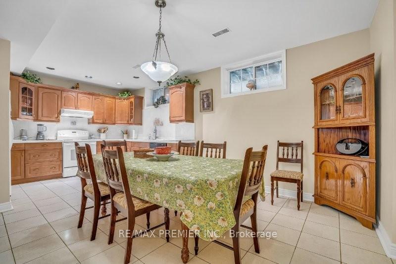 Photo 7 of 3 Avro Road, Vaughan, Maple — HOMEH