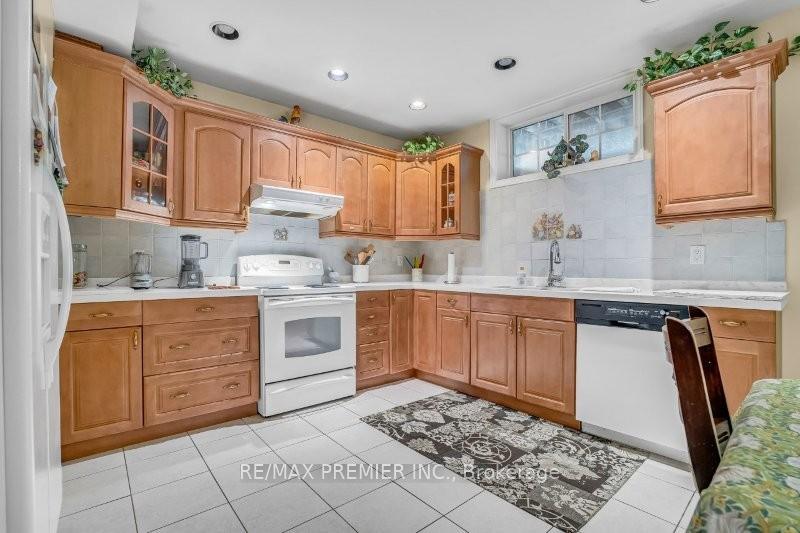 Photo 8 of 3 Avro Road, Vaughan, Maple — HOMEH