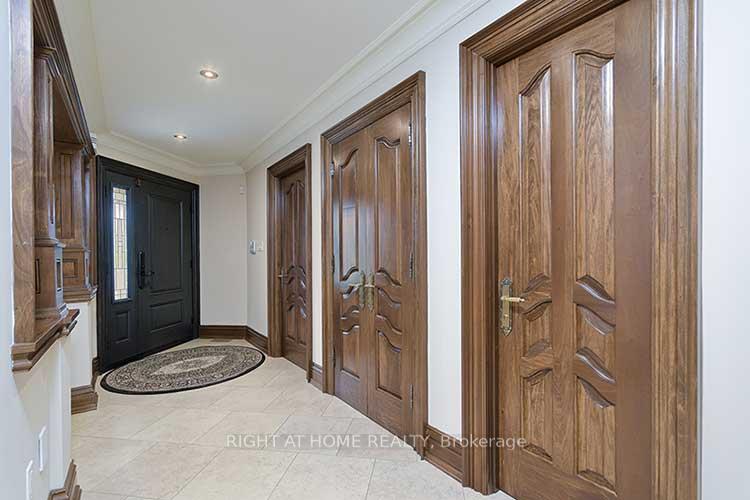 Photo 3 of 166 Royalpark Way, Vaughan, Elder Mills — HOMEH