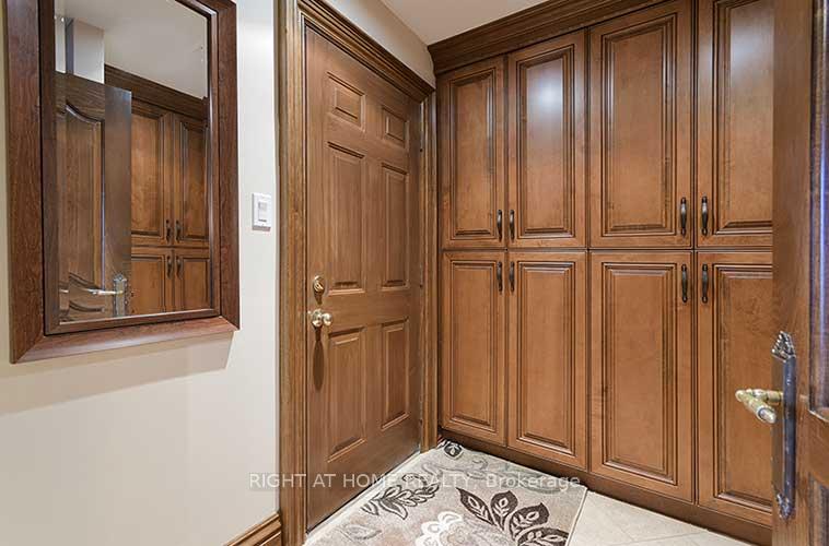 Photo 4 of 166 Royalpark Way, Vaughan, Elder Mills — HOMEH