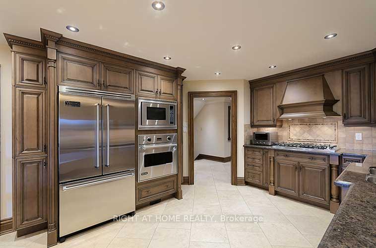 Photo 7 of 166 Royalpark Way, Vaughan, Elder Mills — HOMEH