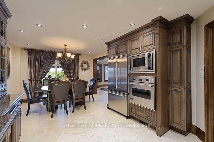 Photo 8 of 166 Royalpark Way, Vaughan, Elder Mills — HOMEH