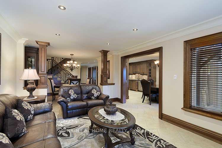 Photo 10 of 166 Royalpark Way, Vaughan, Elder Mills — HOMEH