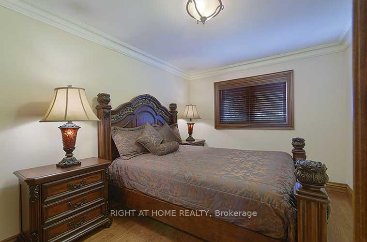 Photo 17 of 166 Royalpark Way, Vaughan, Elder Mills — HOMEH