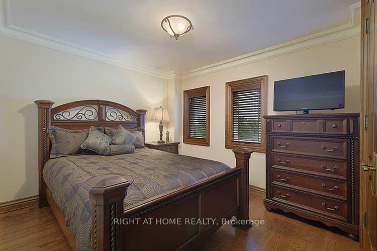 Photo 20 of 166 Royalpark Way, Vaughan, Elder Mills — HOMEH