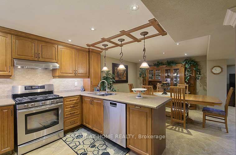 Photo 22 of 166 Royalpark Way, Vaughan, Elder Mills — HOMEH