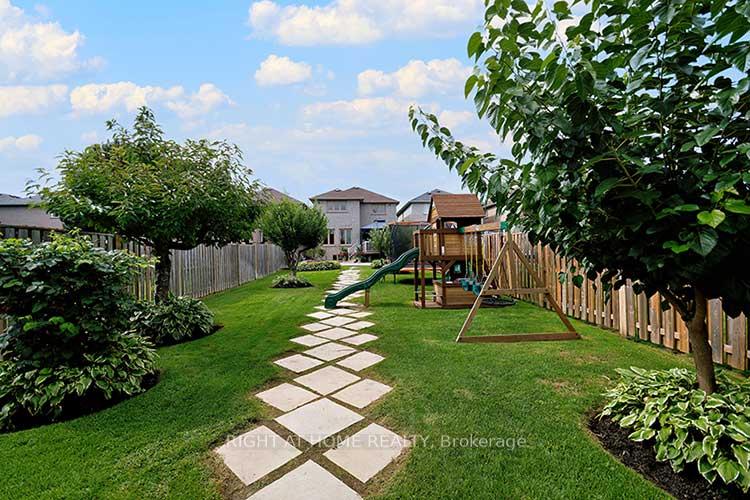 Photo 27 of 166 Royalpark Way, Vaughan, Elder Mills — HOMEH