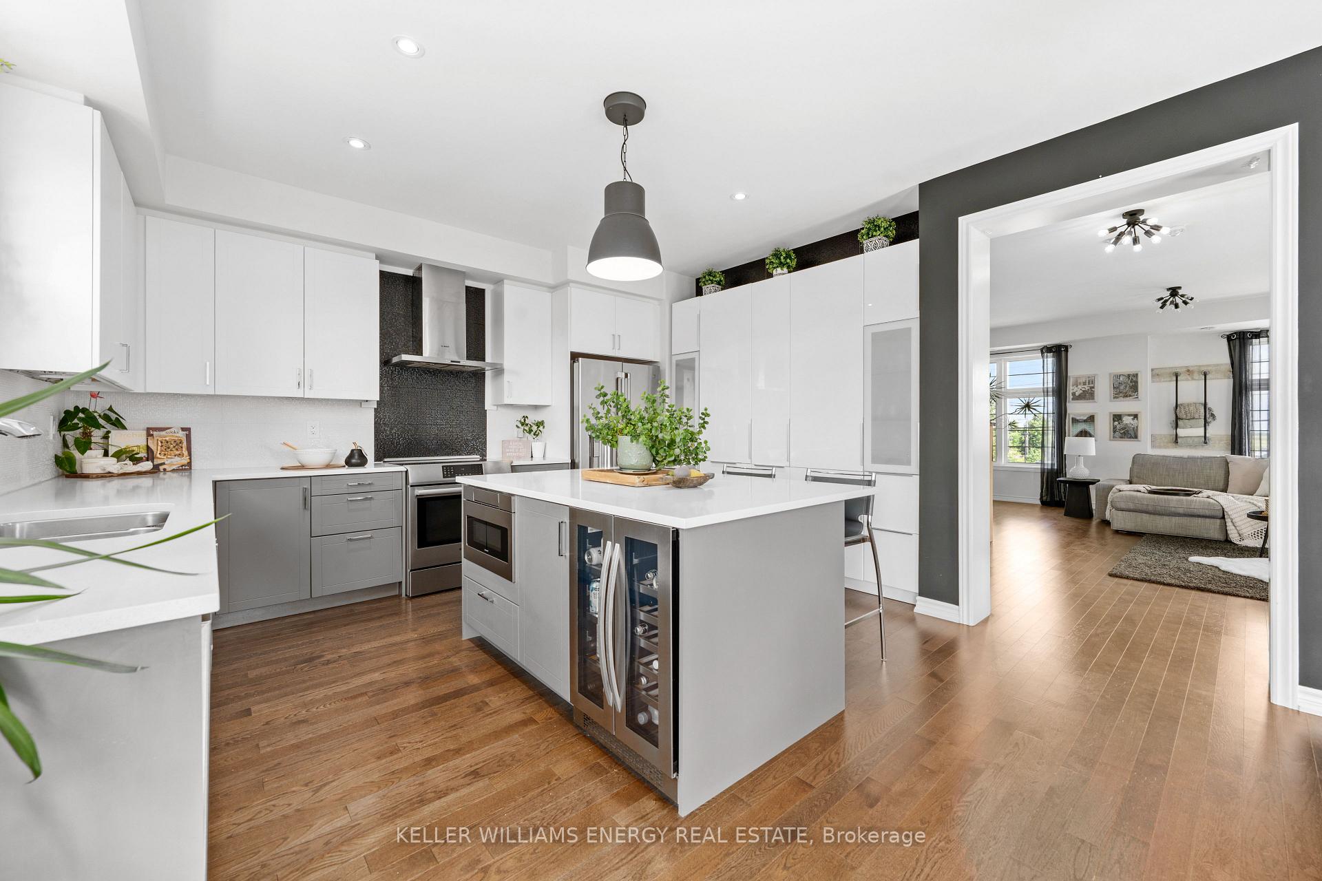 Photo 1 of 3 Cornerside Way, Whitby, Brooklin — HOMEH