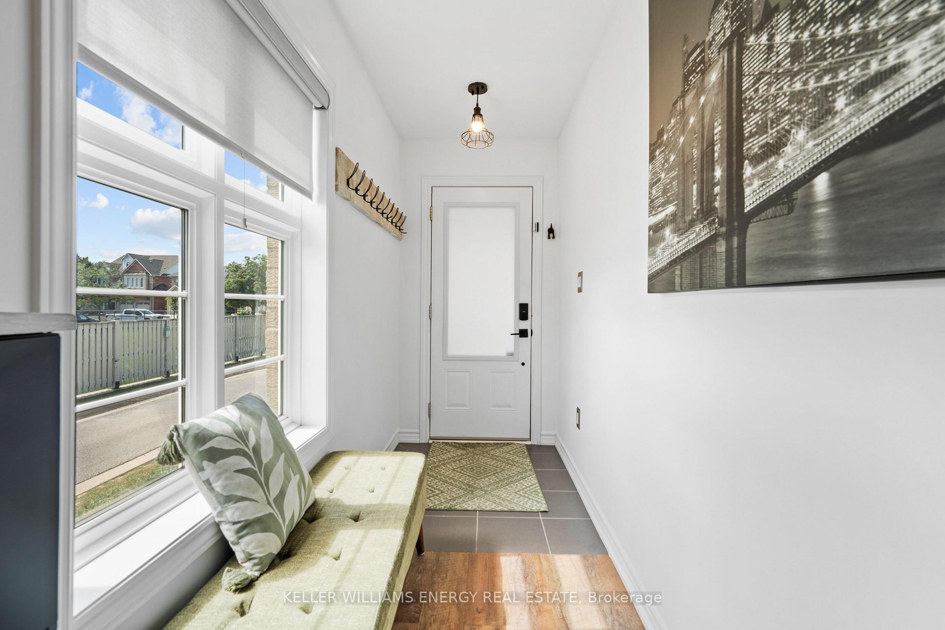 Photo 2 of 3 Cornerside Way, Whitby, Brooklin — HOMEH