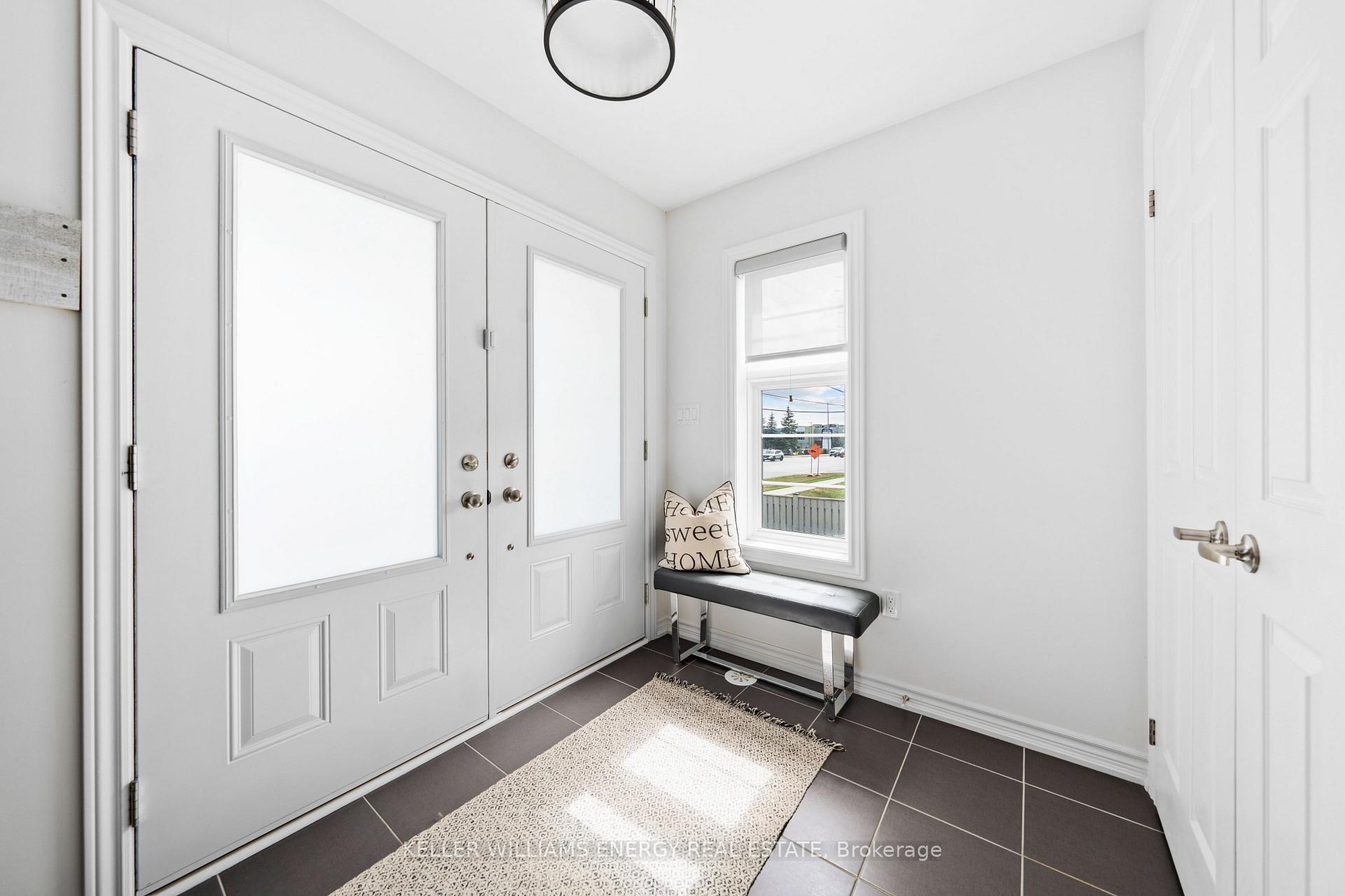 Photo 5 of 3 Cornerside Way, Whitby, Brooklin — HOMEH