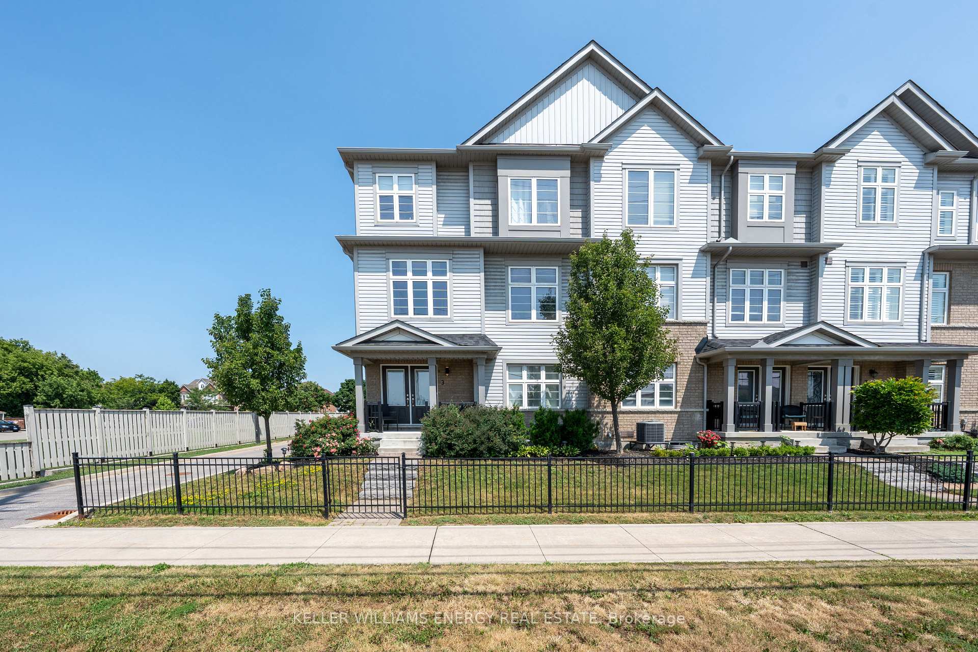 Photo 23 of 3 Cornerside Way, Whitby, Brooklin — HOMEH