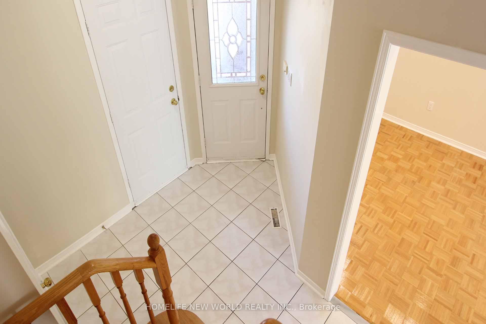 Photo 3 of 17 Craddock Street, Vaughan, Maple — HOMEH