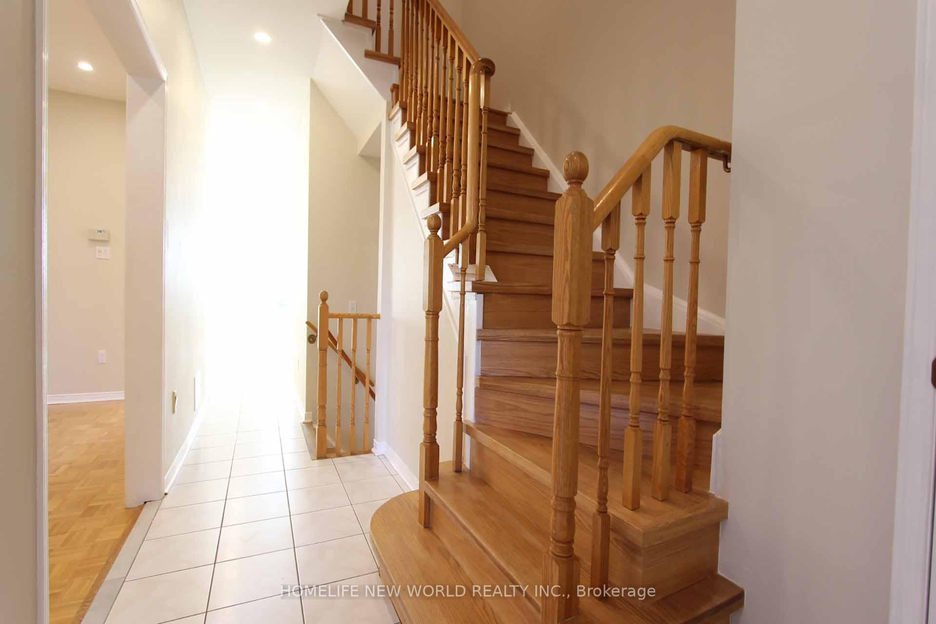 Photo 4 of 17 Craddock Street, Vaughan, Maple — HOMEH