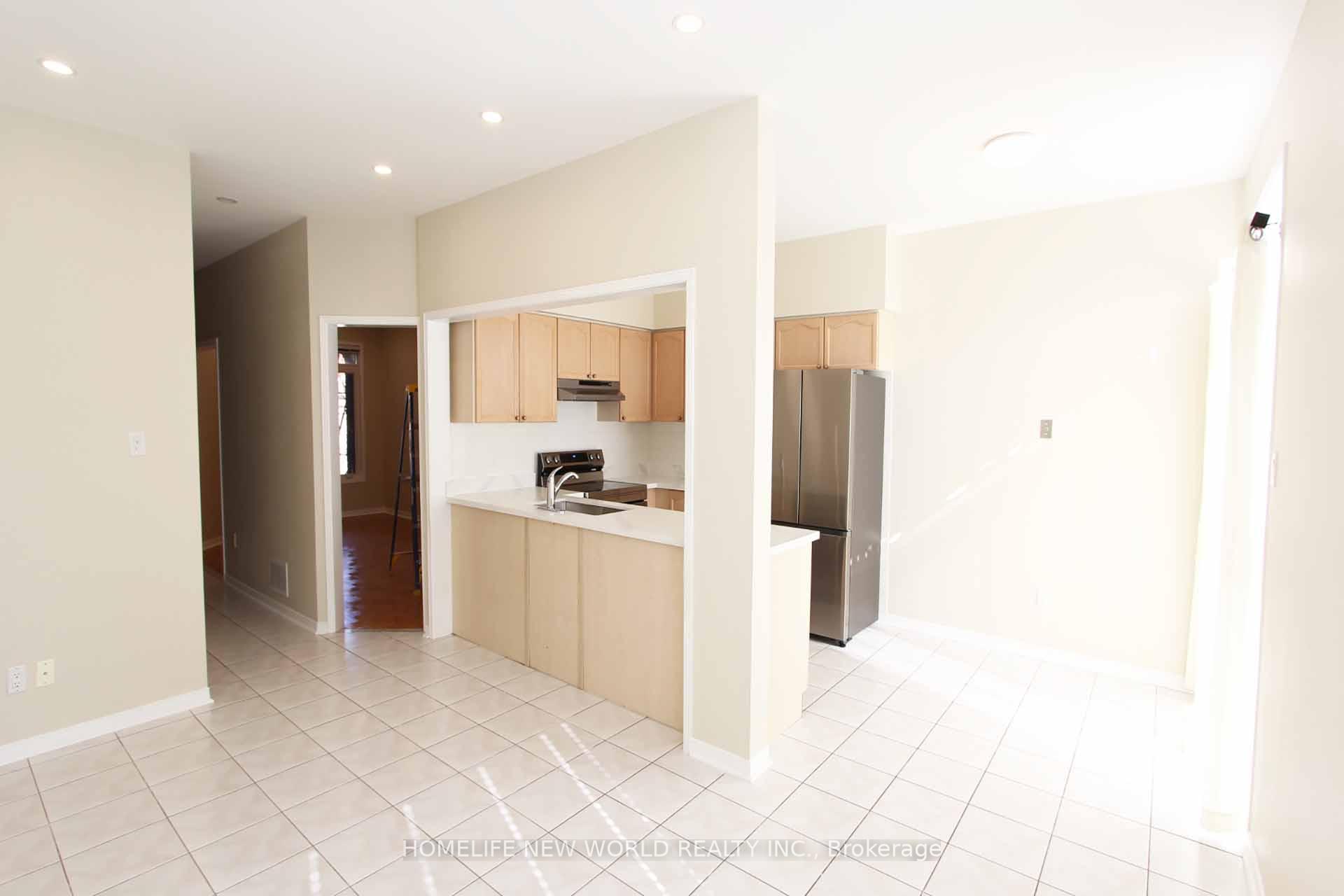 Photo 12 of 17 Craddock Street, Vaughan, Maple — HOMEH