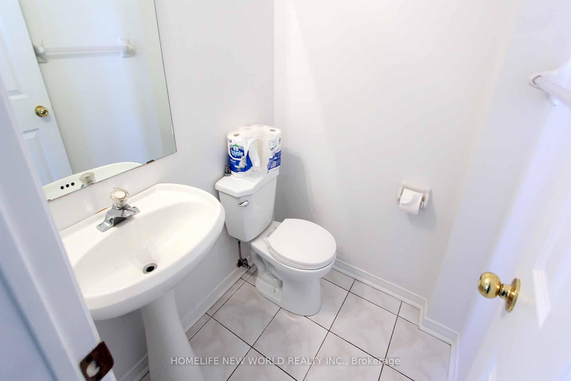 Photo 16 of 17 Craddock Street, Vaughan, Maple — HOMEH