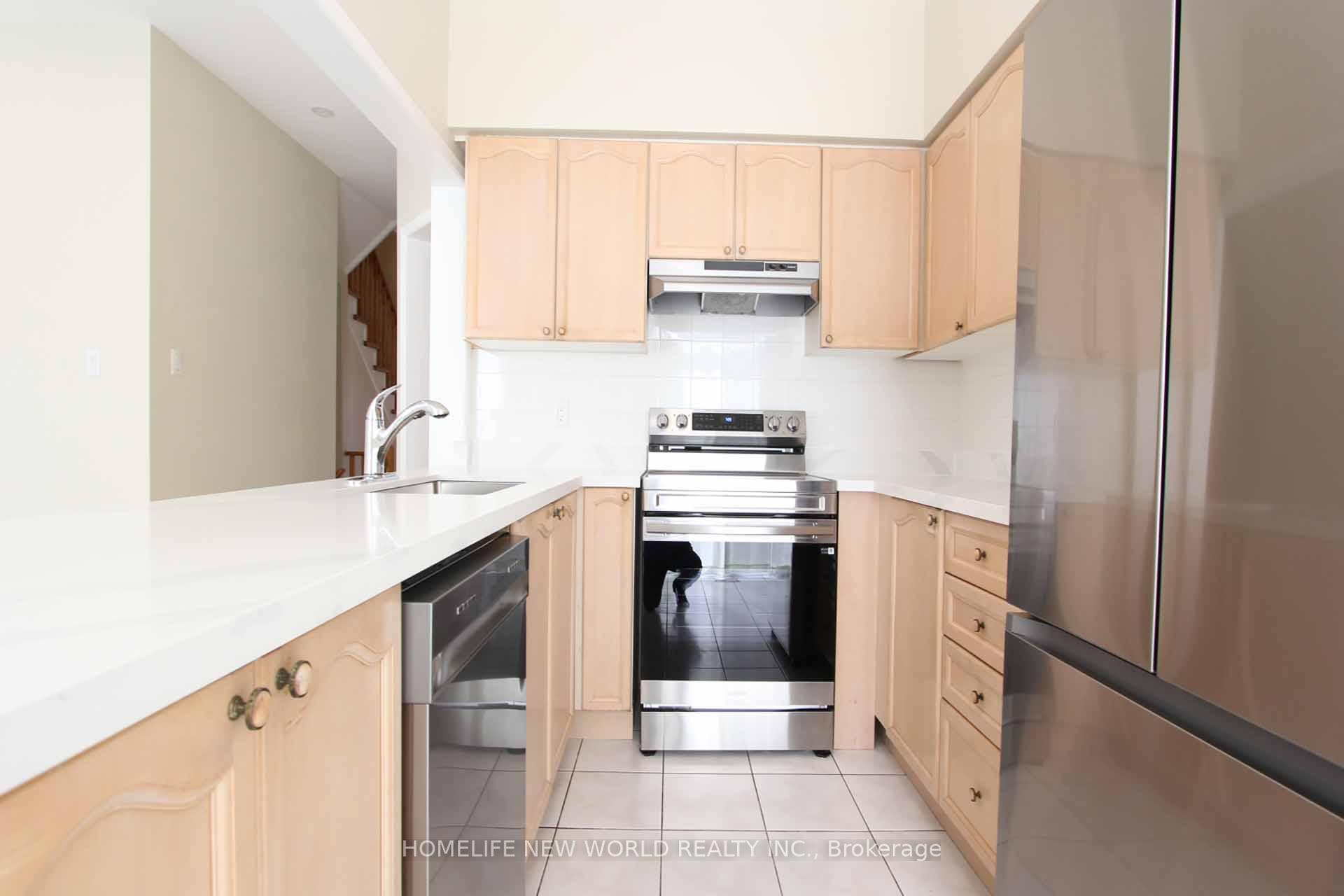 Photo 21 of 17 Craddock Street, Vaughan, Maple — HOMEH