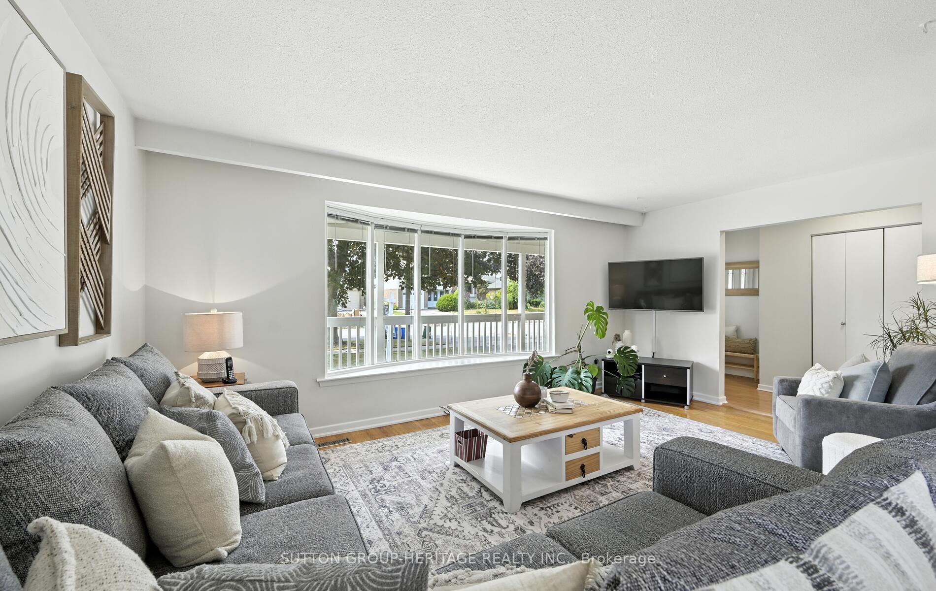 Photo 6 of 86 Gregory Road, Ajax, South East — HOMEH
