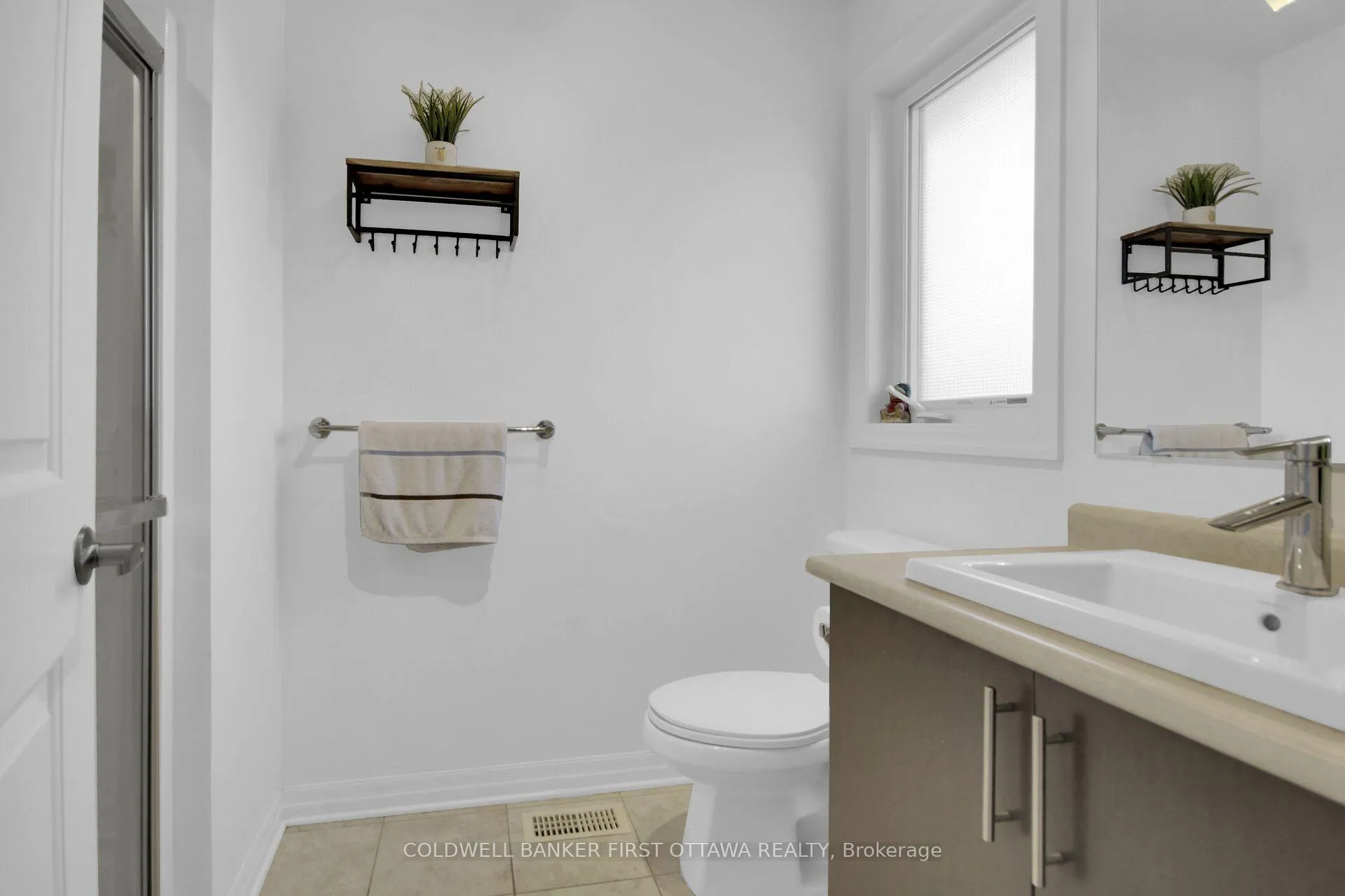 Photo 24 of 168 Hawkshaw Crescent, Ottawa, Barrhaven - Cedargrove/Fraserdale — HOMEH