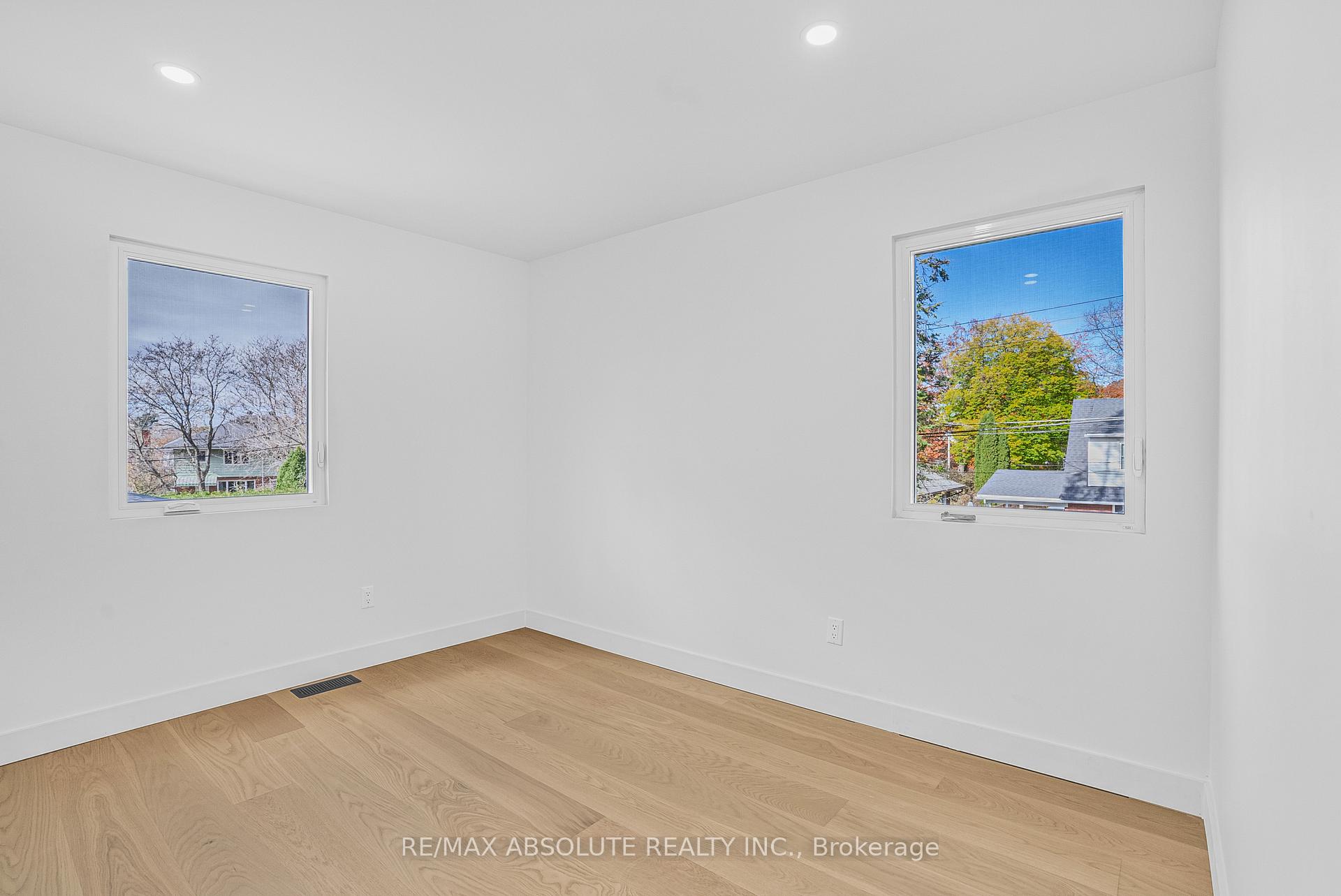 Photo 25 of 139 Winther Avenue, Ottawa, Applewood Acres — HOMEH