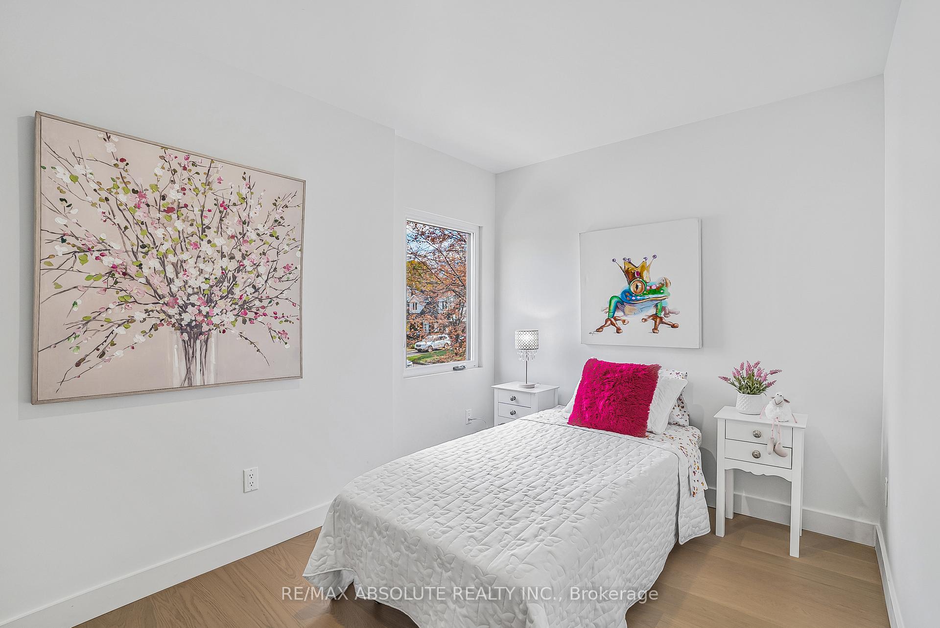 Photo 26 of 139 Winther Avenue, Ottawa, Applewood Acres — HOMEH