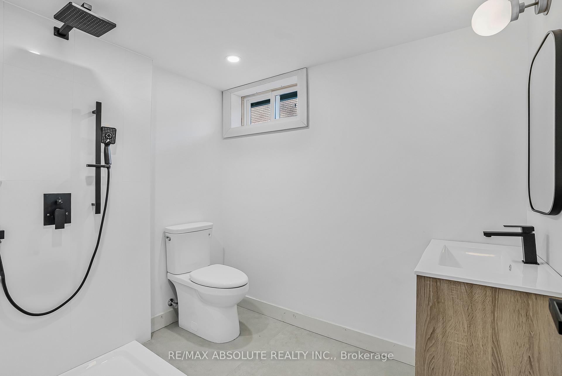 Photo 32 of 139 Winther Avenue, Ottawa, Applewood Acres — HOMEH