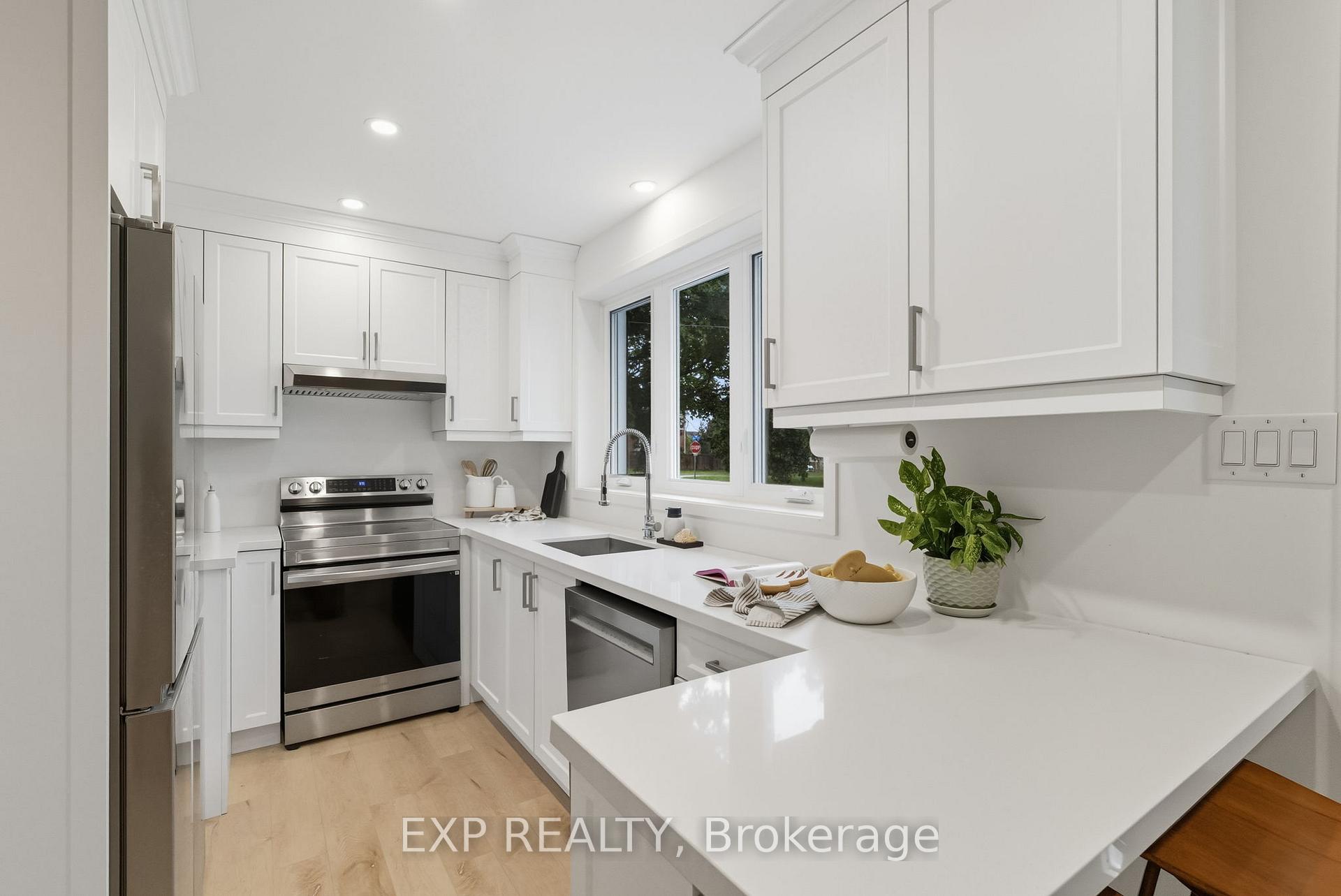Photo 5 of 54 Ferguson Avenue, Whitby, Brooklin — HOMEH