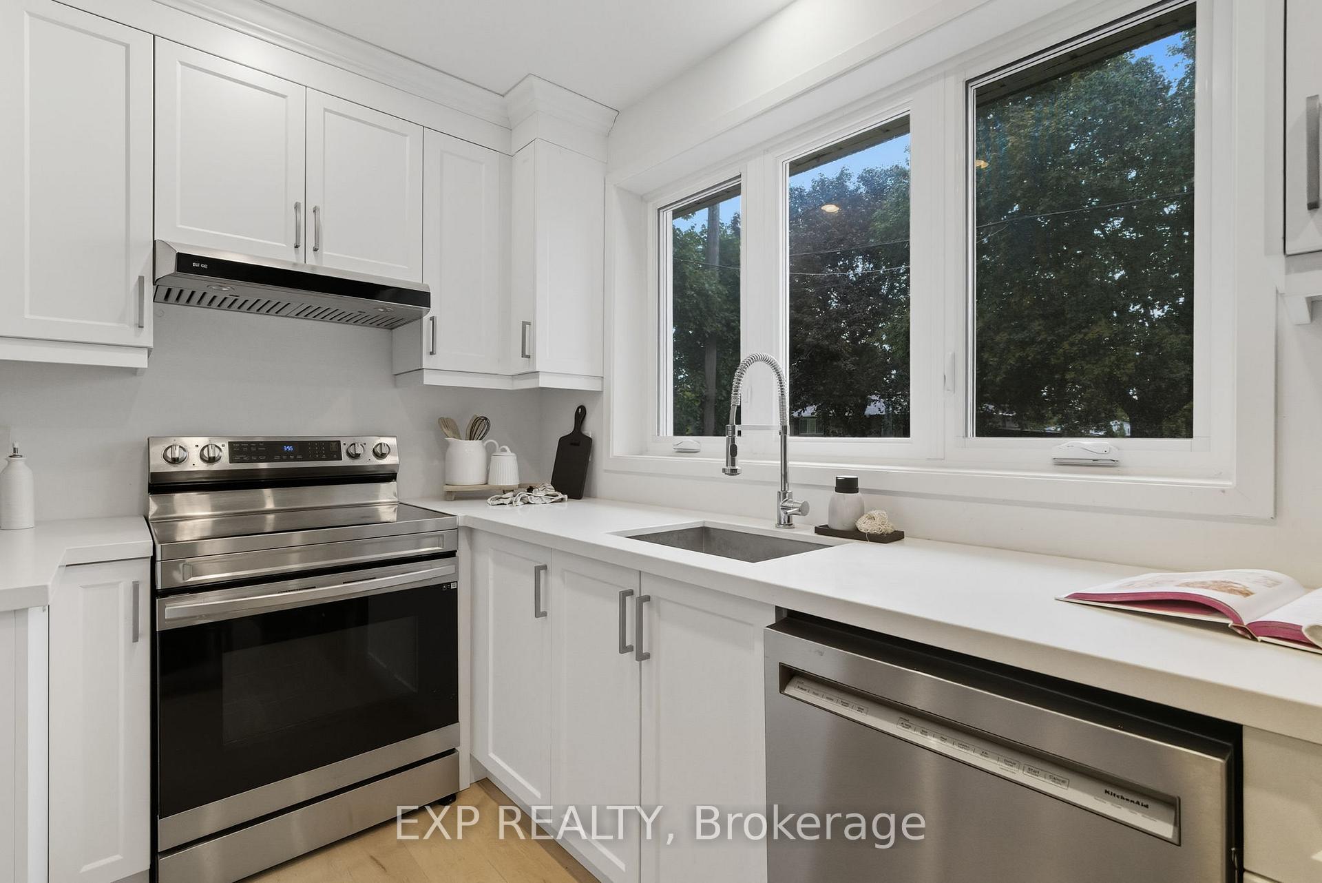 Photo 6 of 54 Ferguson Avenue, Whitby, Brooklin — HOMEH