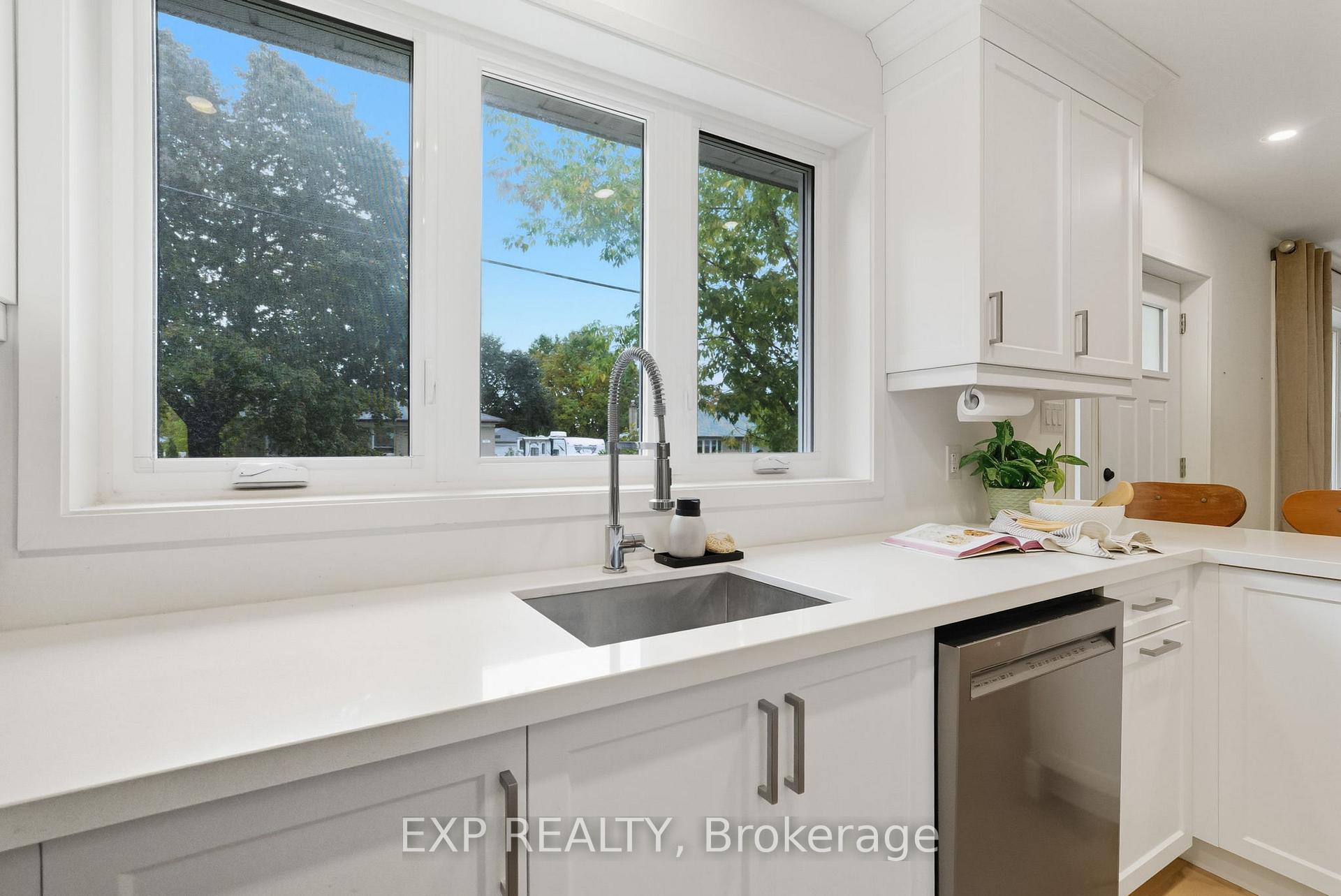 Photo 8 of 54 Ferguson Avenue, Whitby, Brooklin — HOMEH