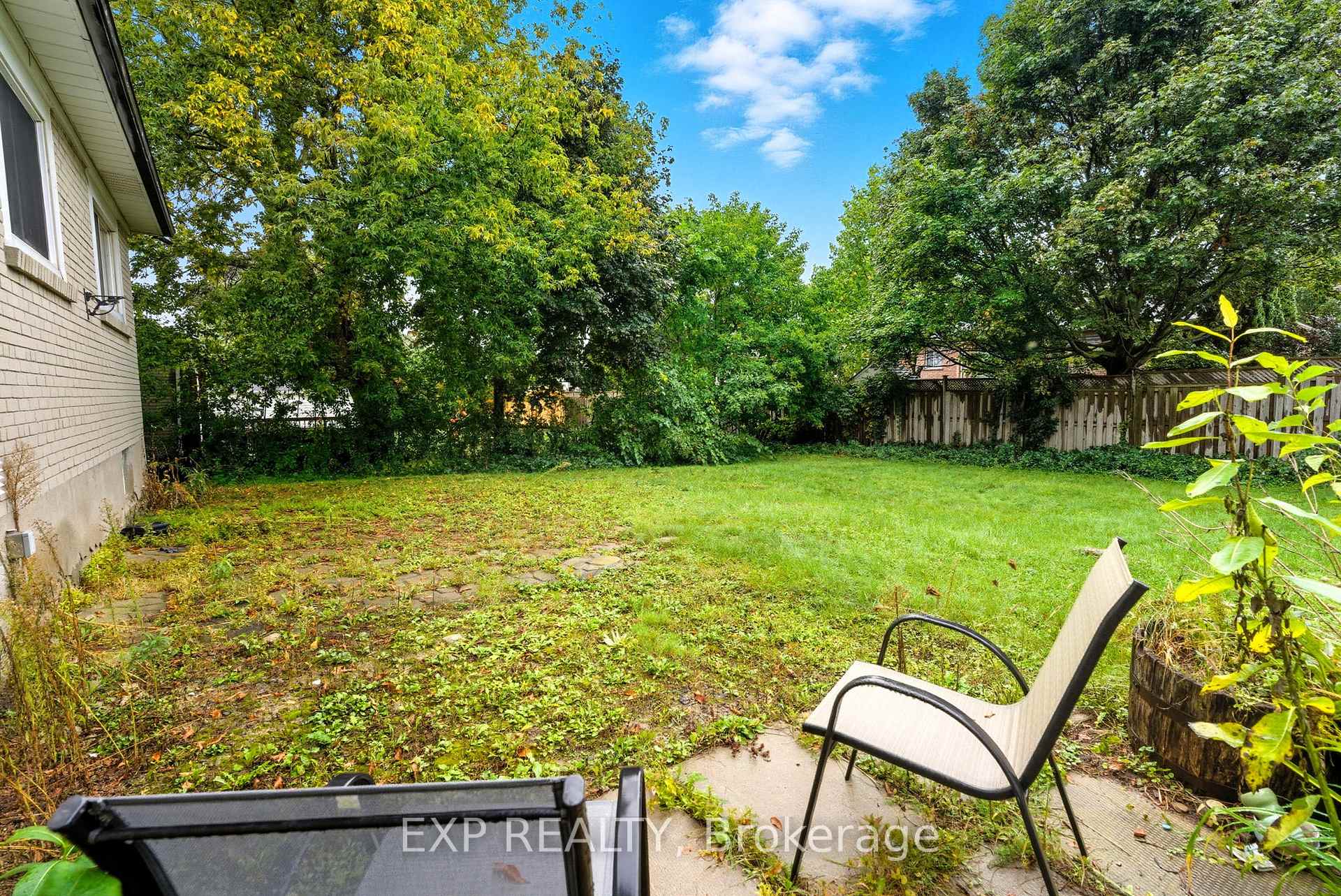 Photo 42 of 54 Ferguson Avenue, Whitby, Brooklin — HOMEH