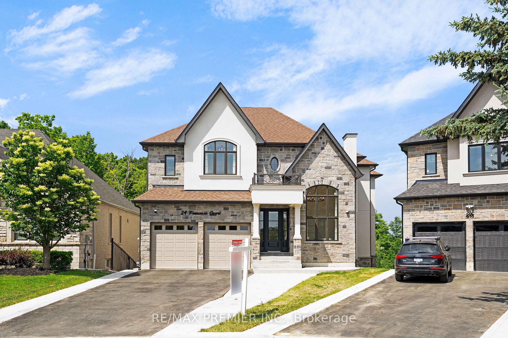 Photo 2 of 24 Francesca Court, Vaughan, East Woodbridge — HOMEH