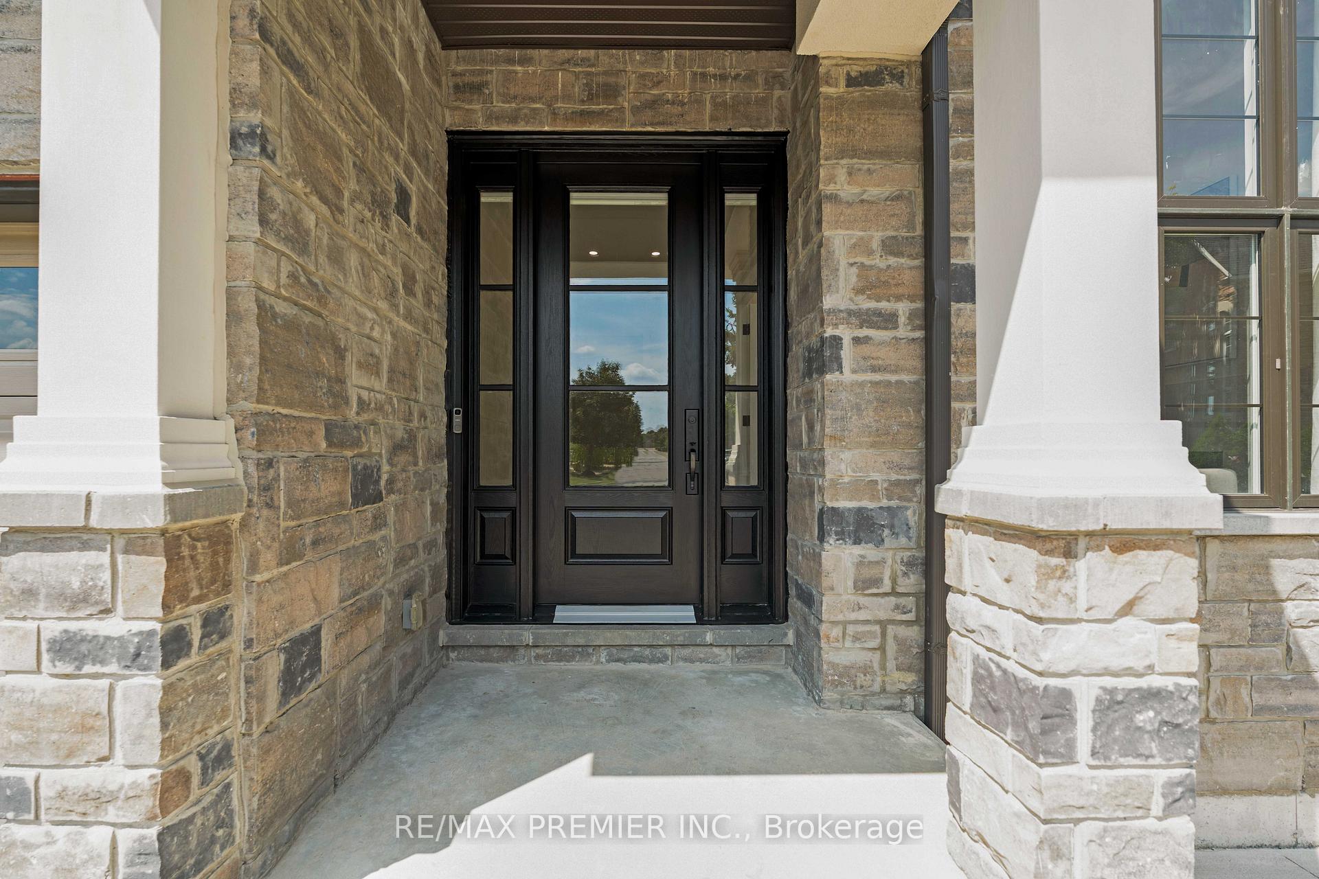 Photo 4 of 24 Francesca Court, Vaughan, East Woodbridge — HOMEH
