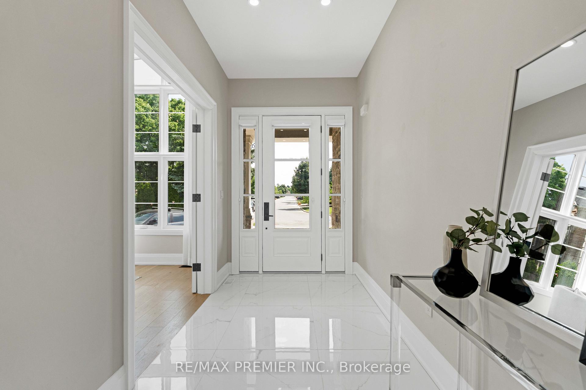 Photo 5 of 24 Francesca Court, Vaughan, East Woodbridge — HOMEH