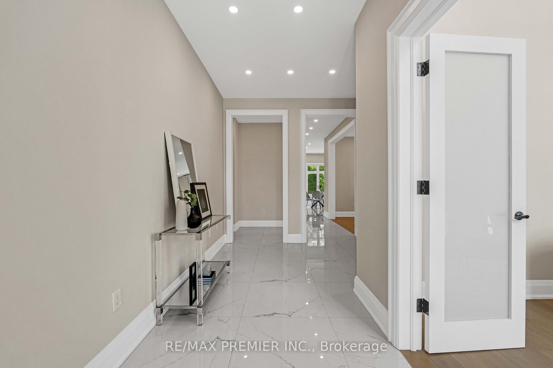 Photo 6 of 24 Francesca Court, Vaughan, East Woodbridge — HOMEH