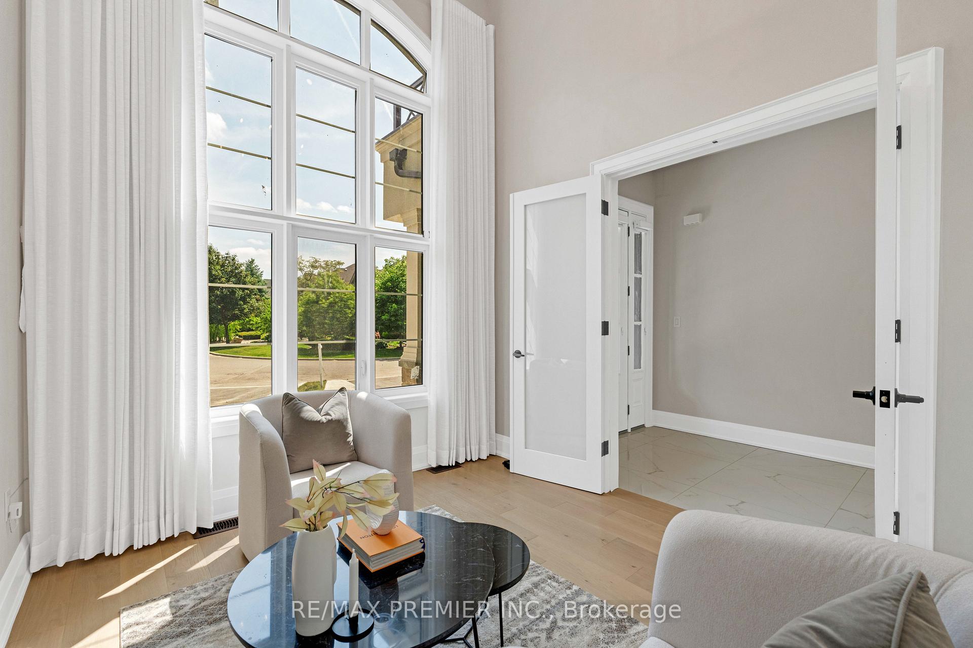 Photo 8 of 24 Francesca Court, Vaughan, East Woodbridge — HOMEH