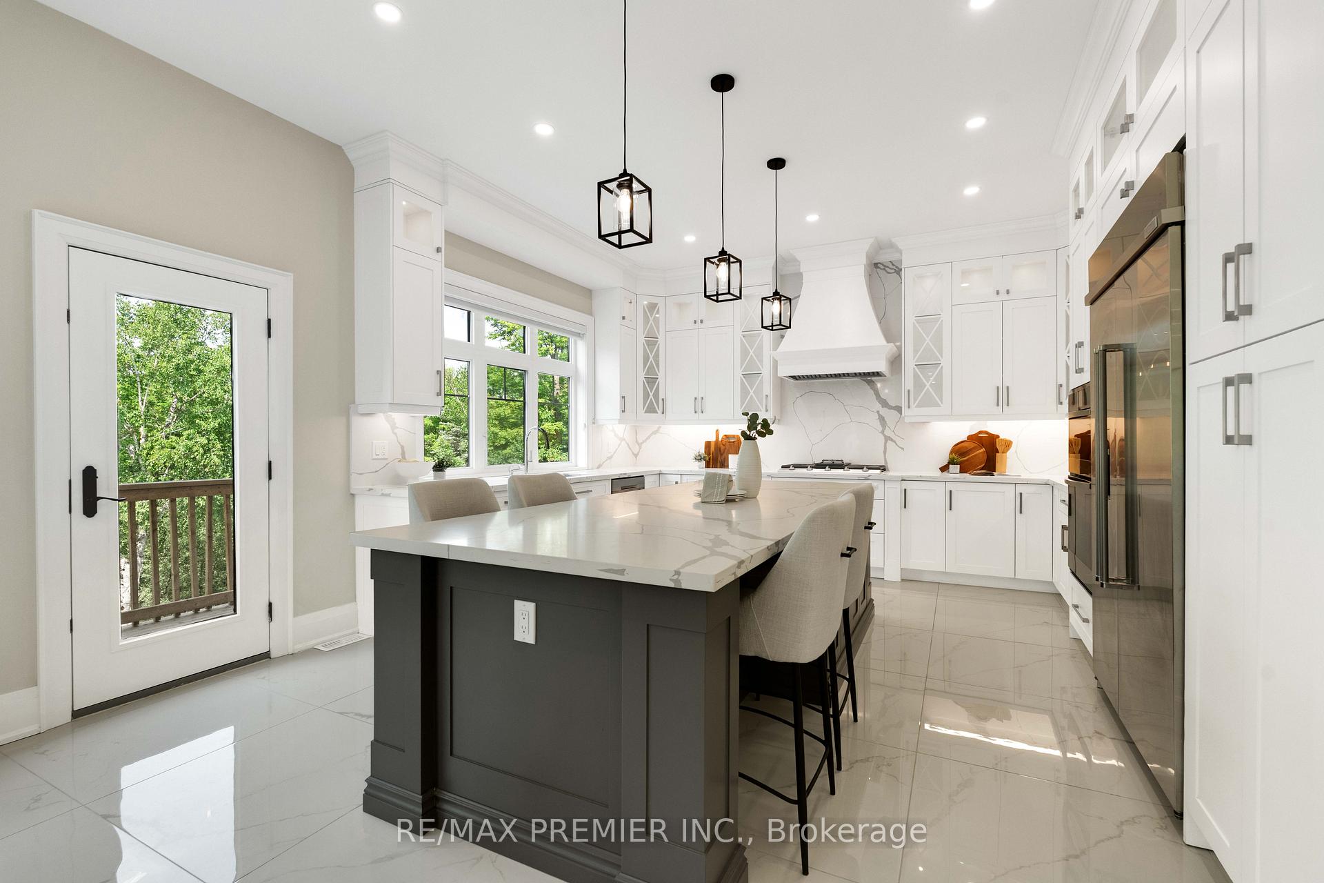 Photo 9 of 24 Francesca Court, Vaughan, East Woodbridge — HOMEH