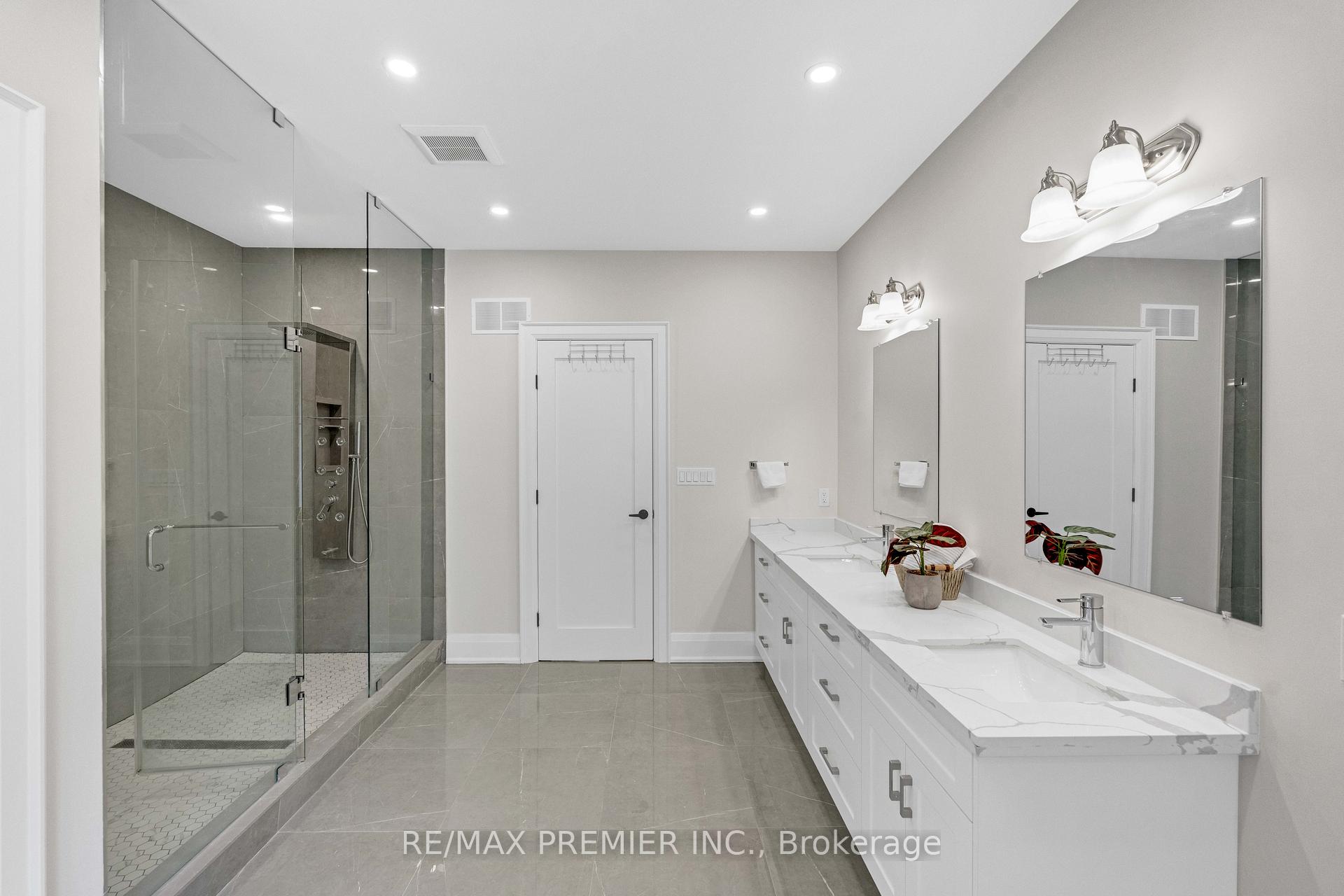 Photo 26 of 24 Francesca Court, Vaughan, East Woodbridge — HOMEH