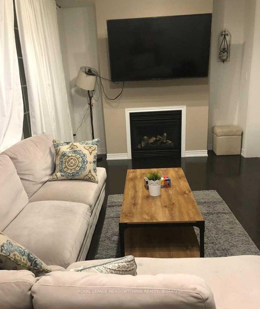 Photo 4 of 115 Barons Street, Vaughan, Kleinburg — HOMEH