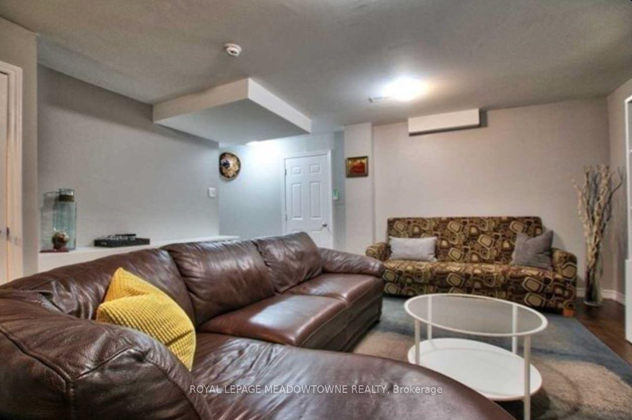Photo 7 of 115 Barons Street, Vaughan, Kleinburg — HOMEH