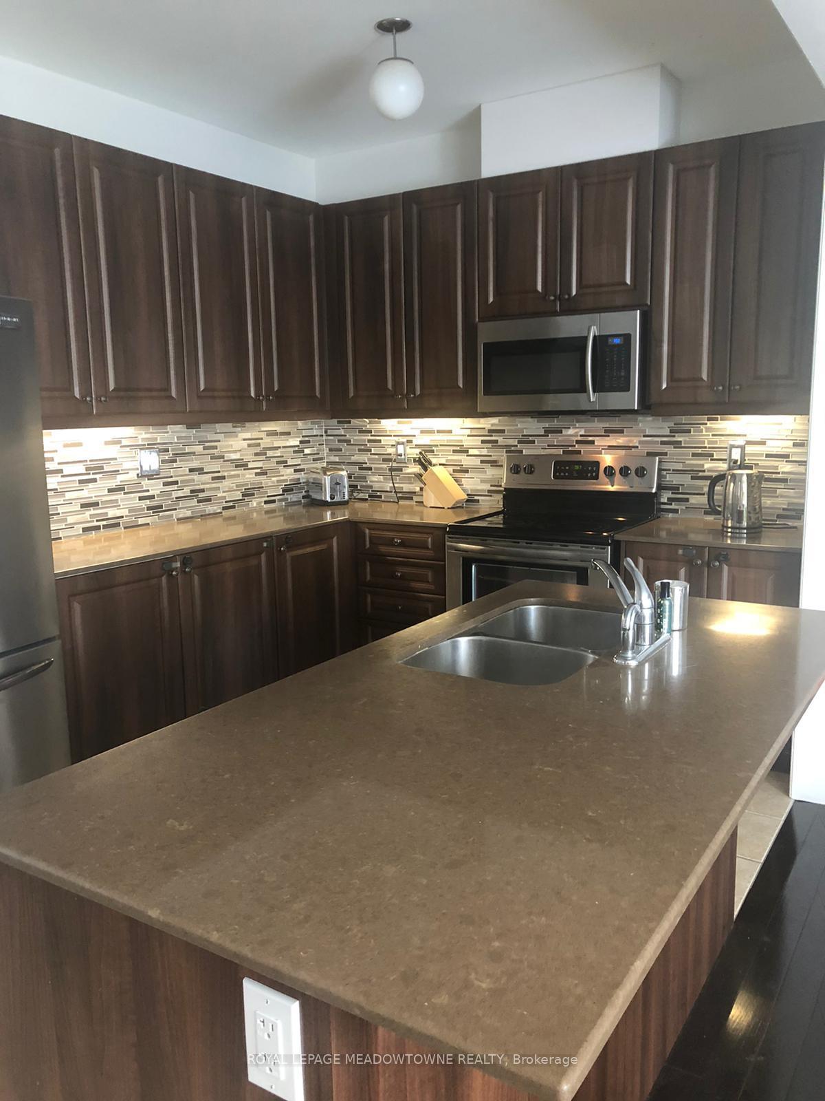 Photo 10 of 115 Barons Street, Vaughan, Kleinburg — HOMEH