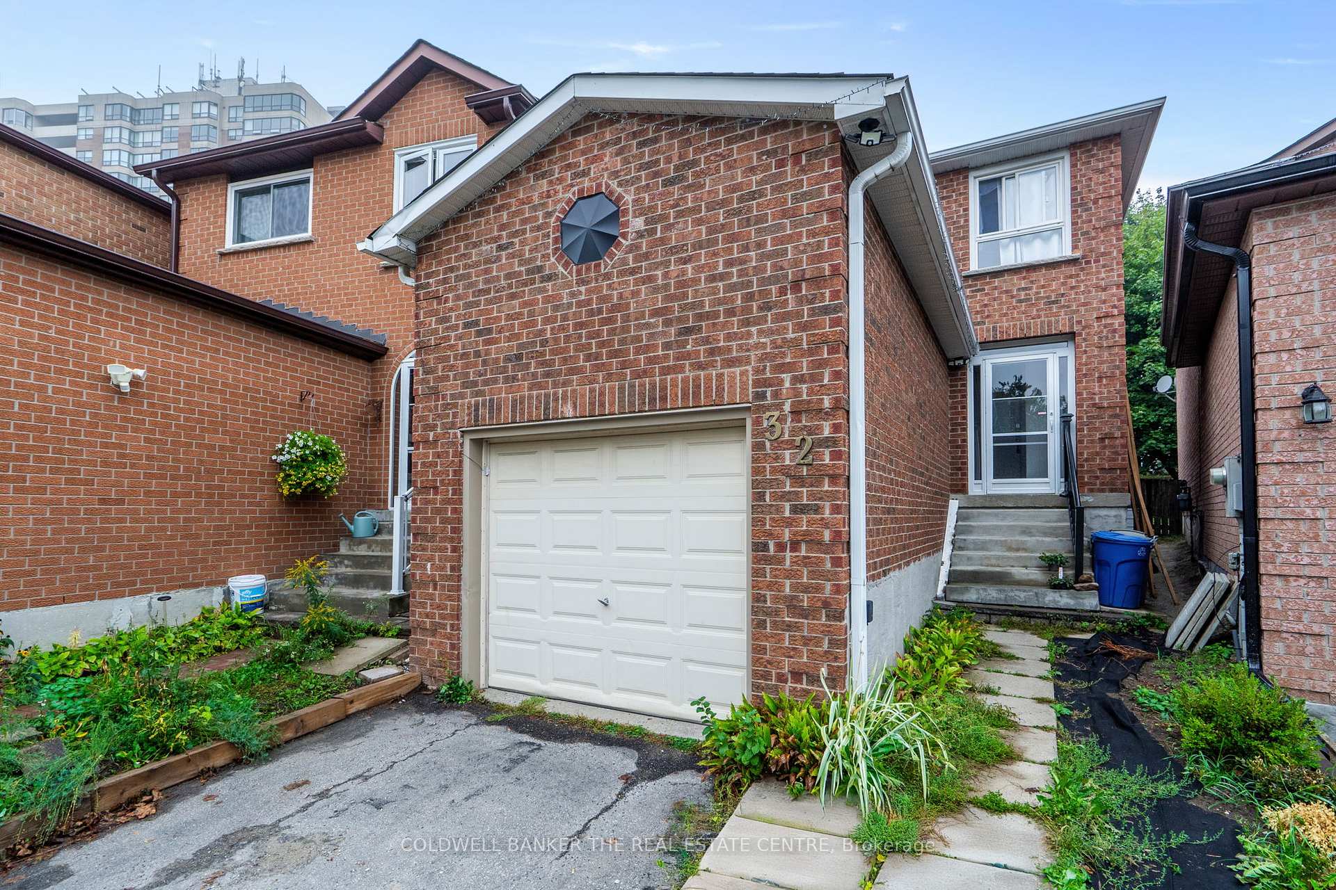 Photo 3 of 32 Rejane Crescent, Vaughan, Crestwood-Springfarm-Yorkhill — HOMEH