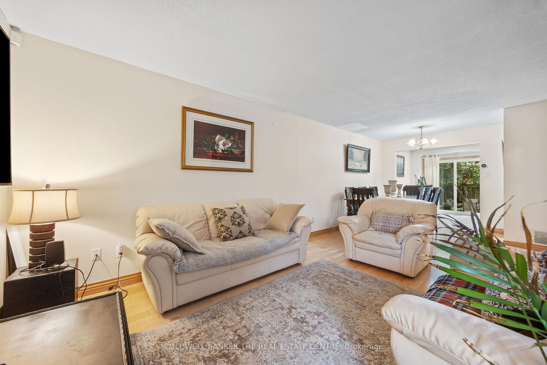 Photo 8 of 32 Rejane Crescent, Vaughan, Crestwood-Springfarm-Yorkhill — HOMEH