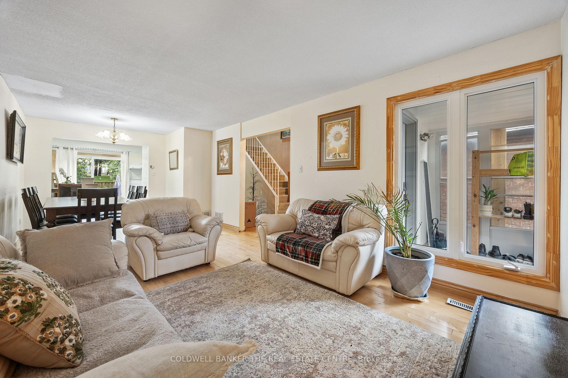 Photo 9 of 32 Rejane Crescent, Vaughan, Crestwood-Springfarm-Yorkhill — HOMEH