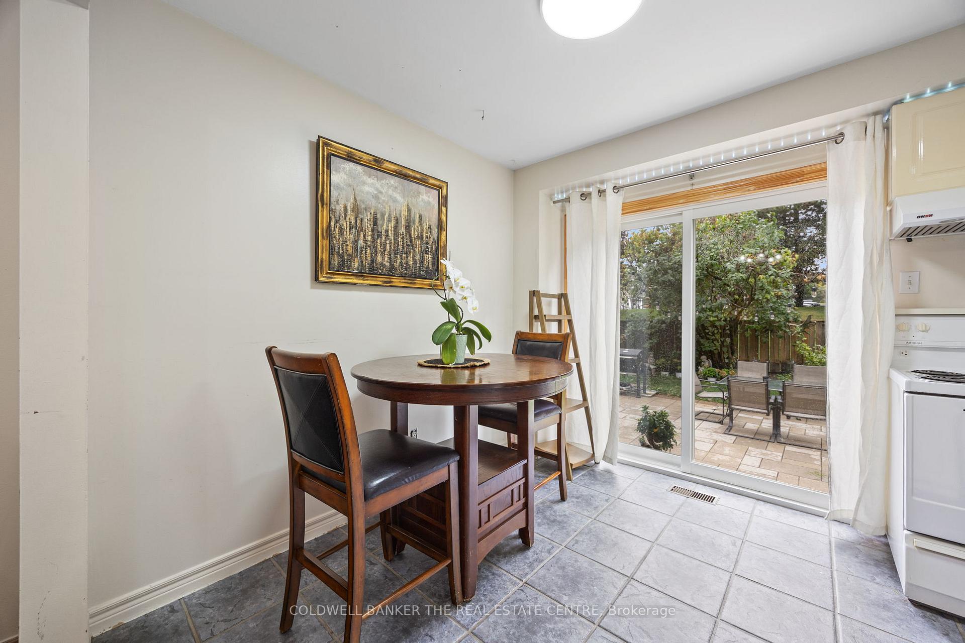 Photo 12 of 32 Rejane Crescent, Vaughan, Crestwood-Springfarm-Yorkhill — HOMEH