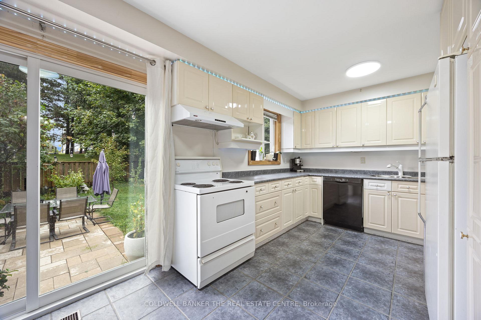 Photo 16 of 32 Rejane Crescent, Vaughan, Crestwood-Springfarm-Yorkhill — HOMEH