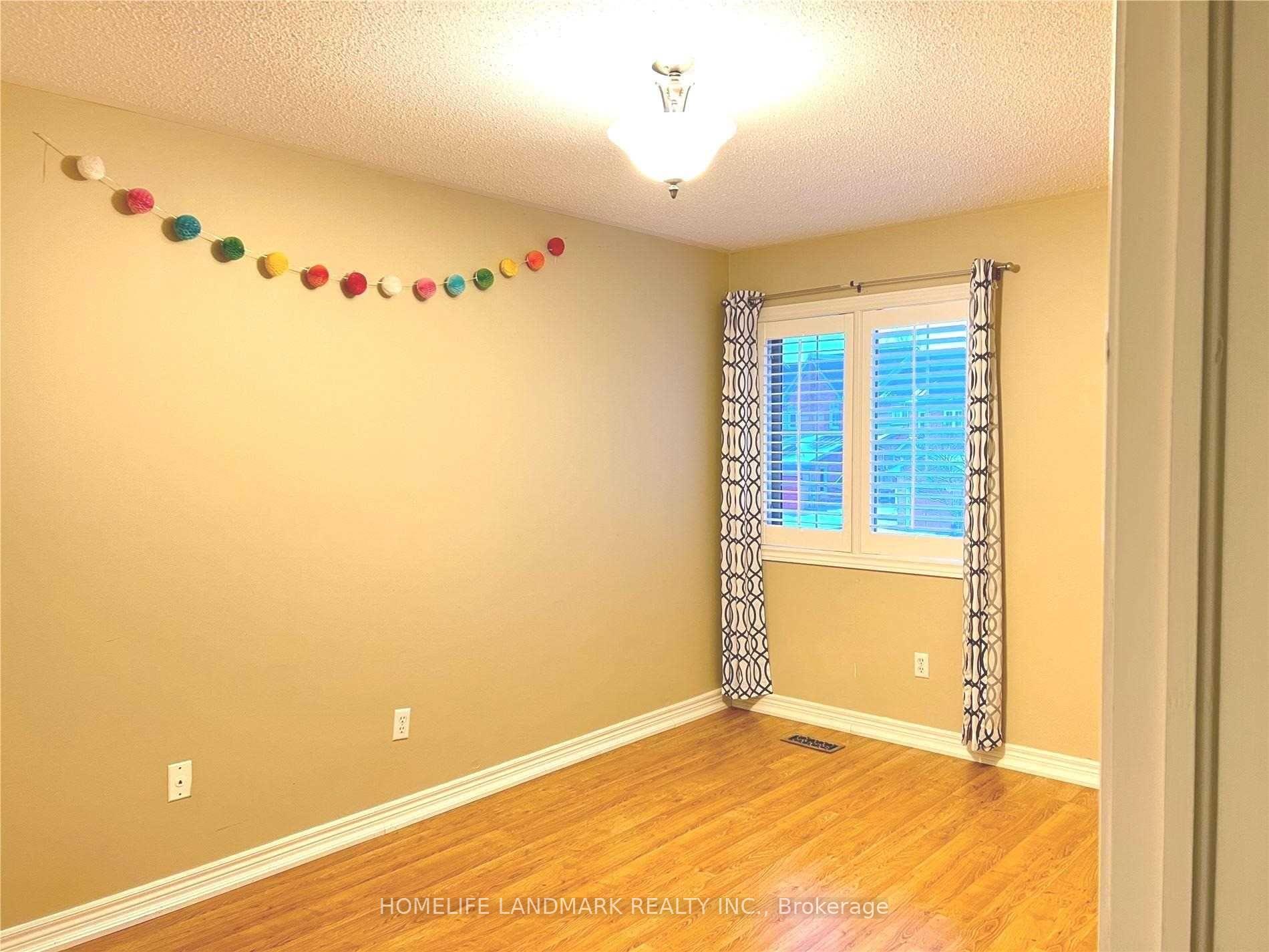 Photo 4 of 131 Primeau Drive, Aurora, Aurora Grove — HOMEH